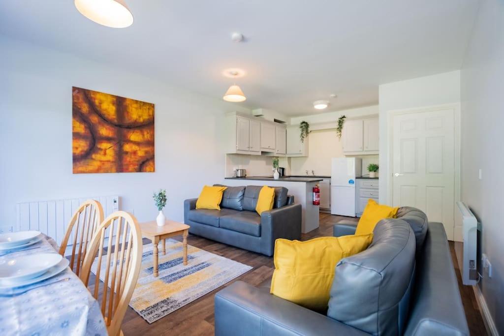 Apartment 81 - Affordable 3 Bed With Parking