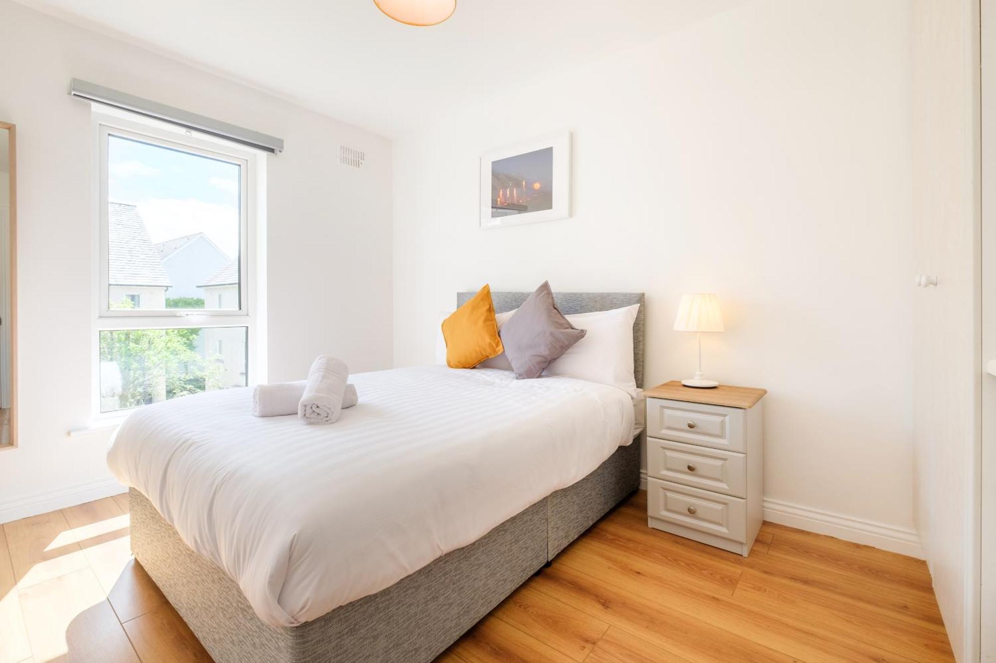 Apartment Stylish & Modern 6-bed Townhouse W/parking Galway