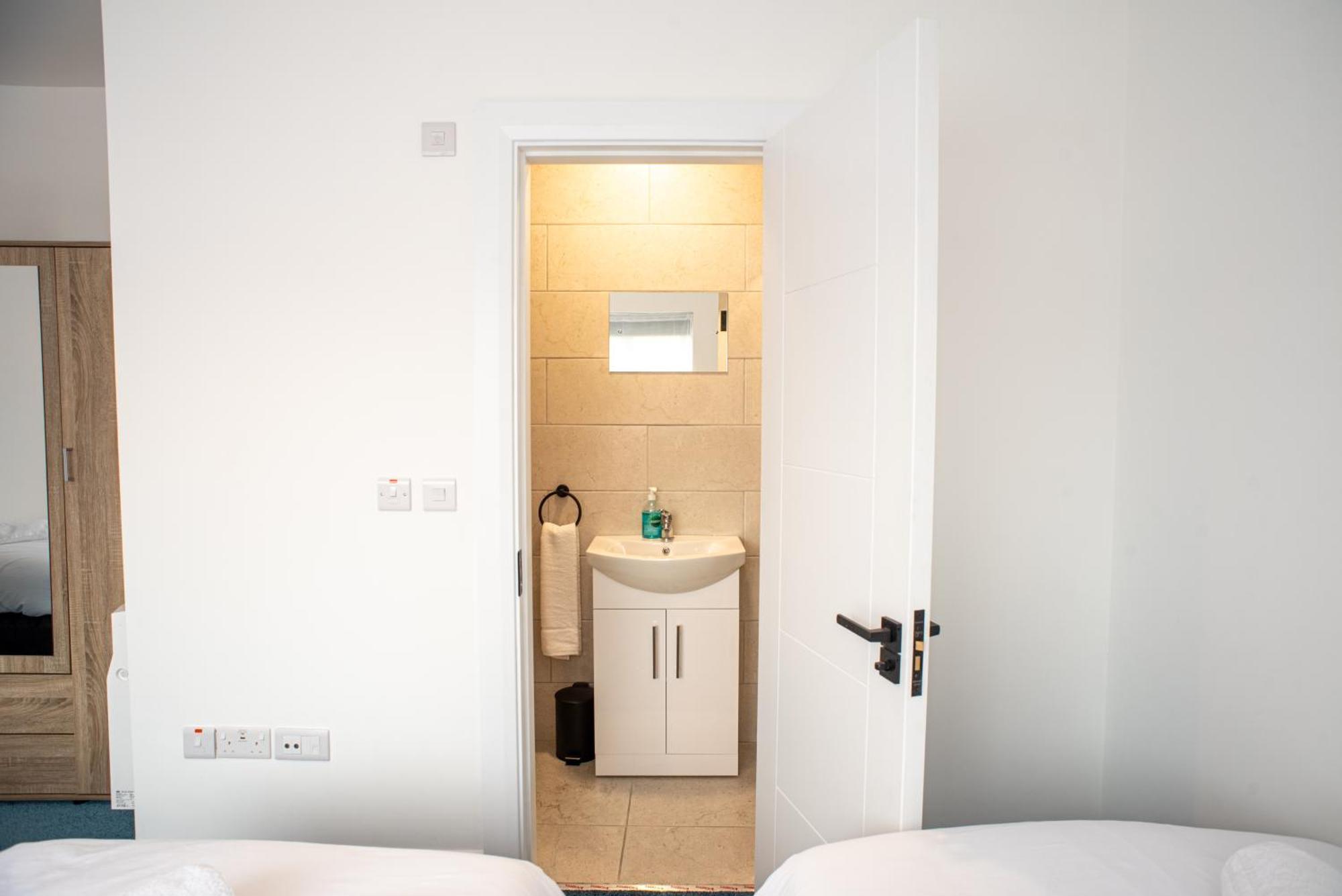 Westwood Court Guest house *
