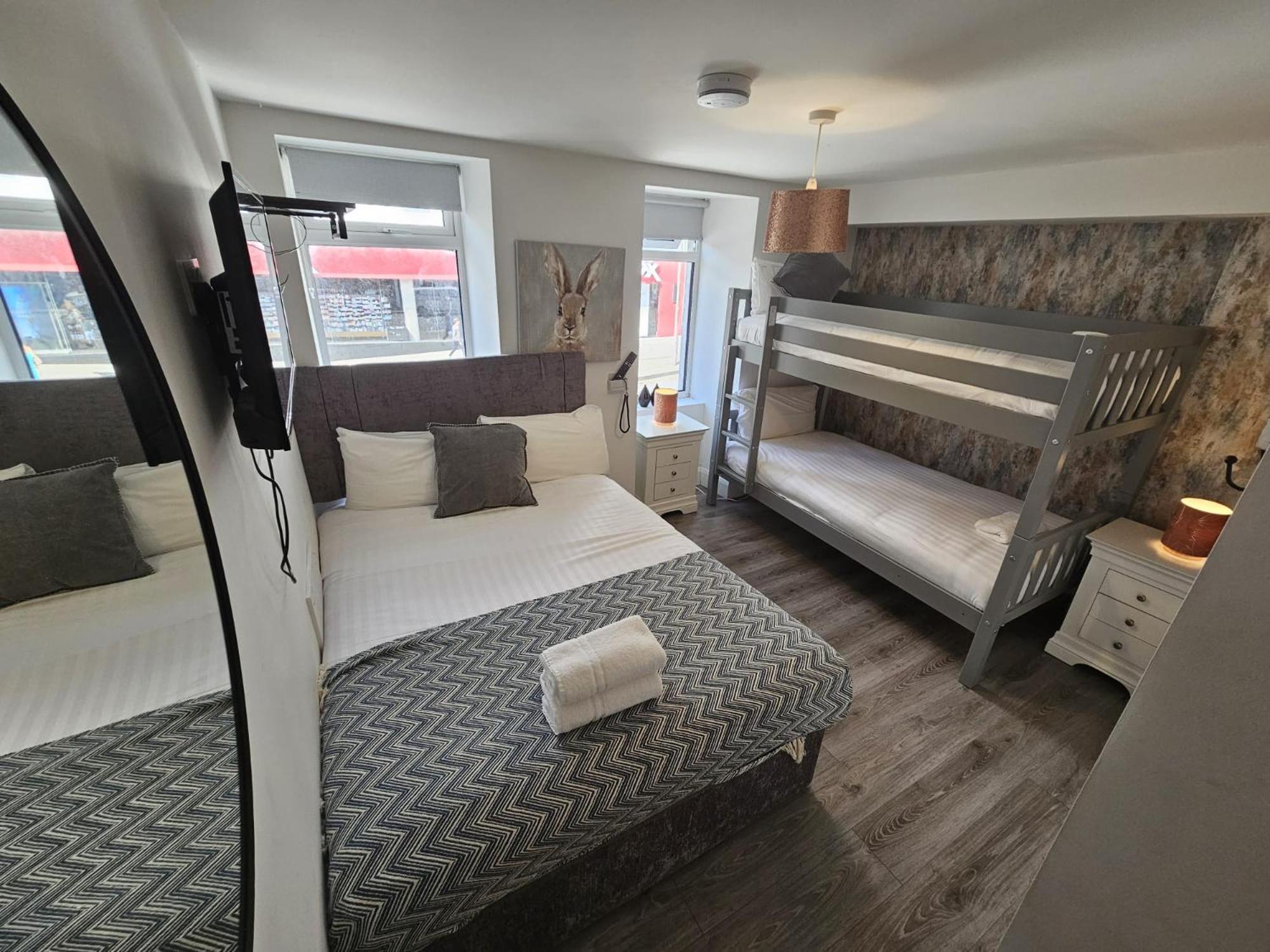 Apartment Eyre Square Centre House With Hot Tub