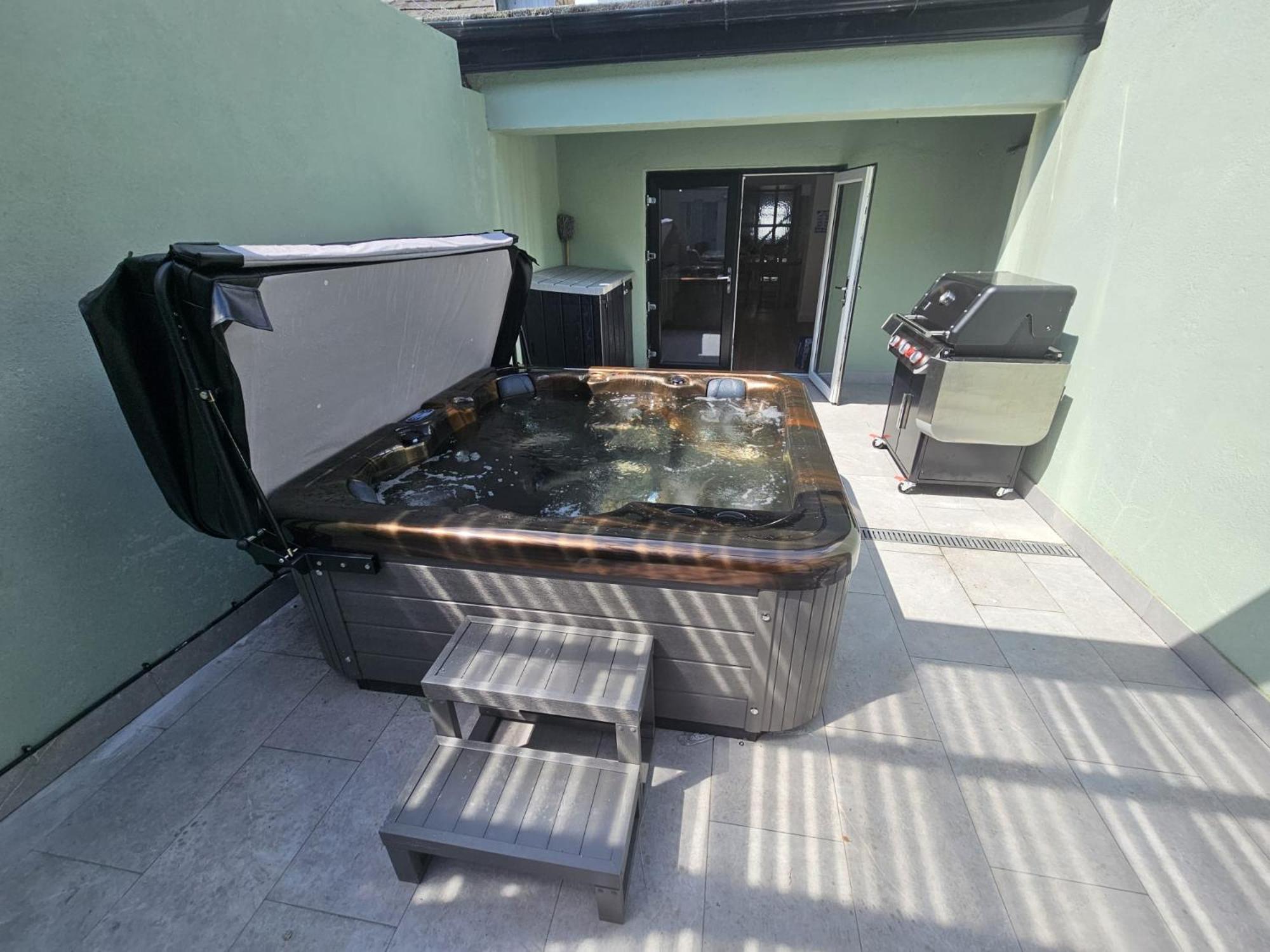 Apartment Eyre Square Centre House With Hot Tub Galway