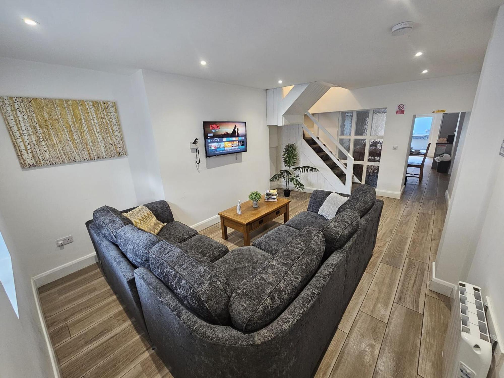 Eyre Square Centre House With Hot Tub Apartment