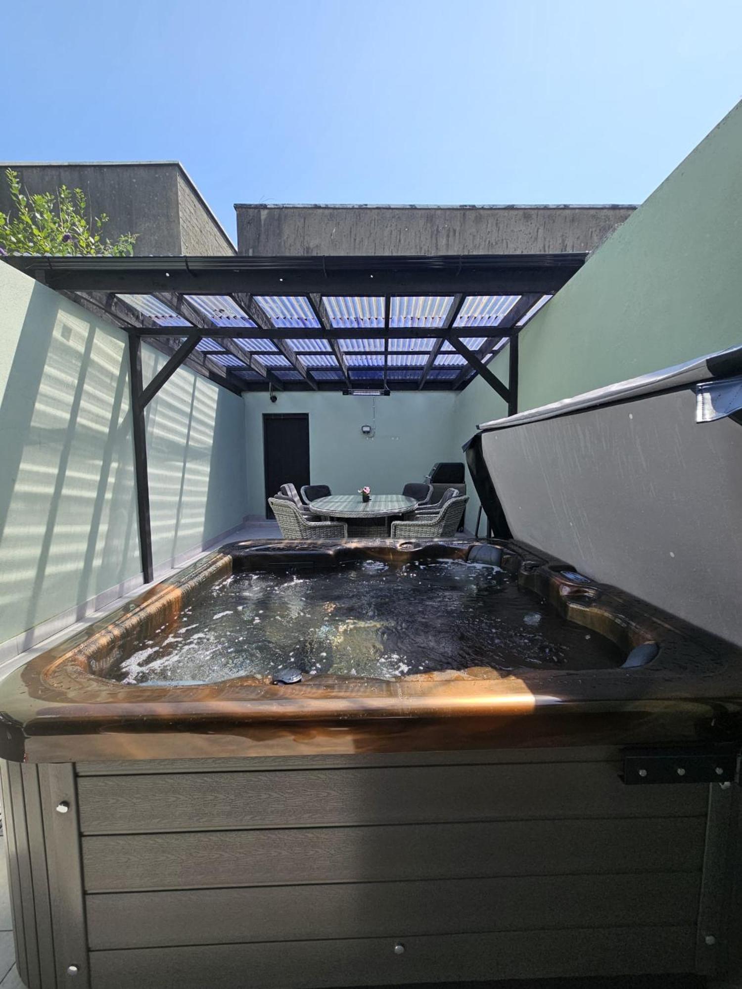 Apartment Eyre Square Centre House With Hot Tub Galway