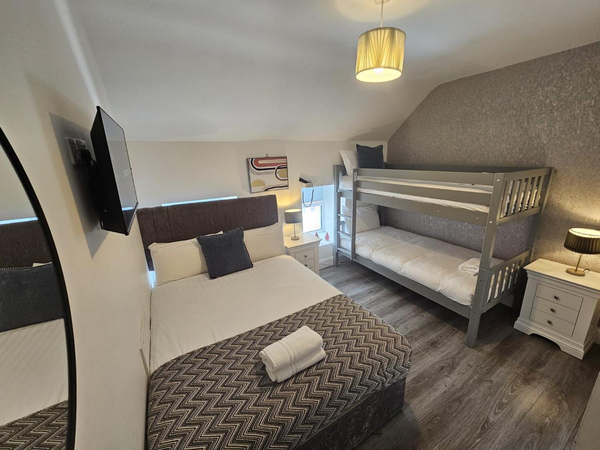 Eyre Square Centre House With Hot Tub Apartment