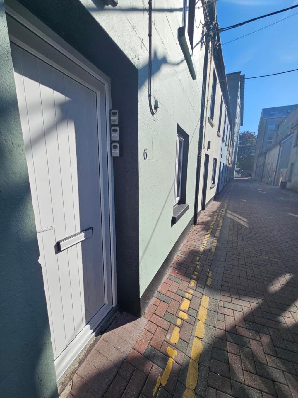 6 Eyre Square Lane Apartment *