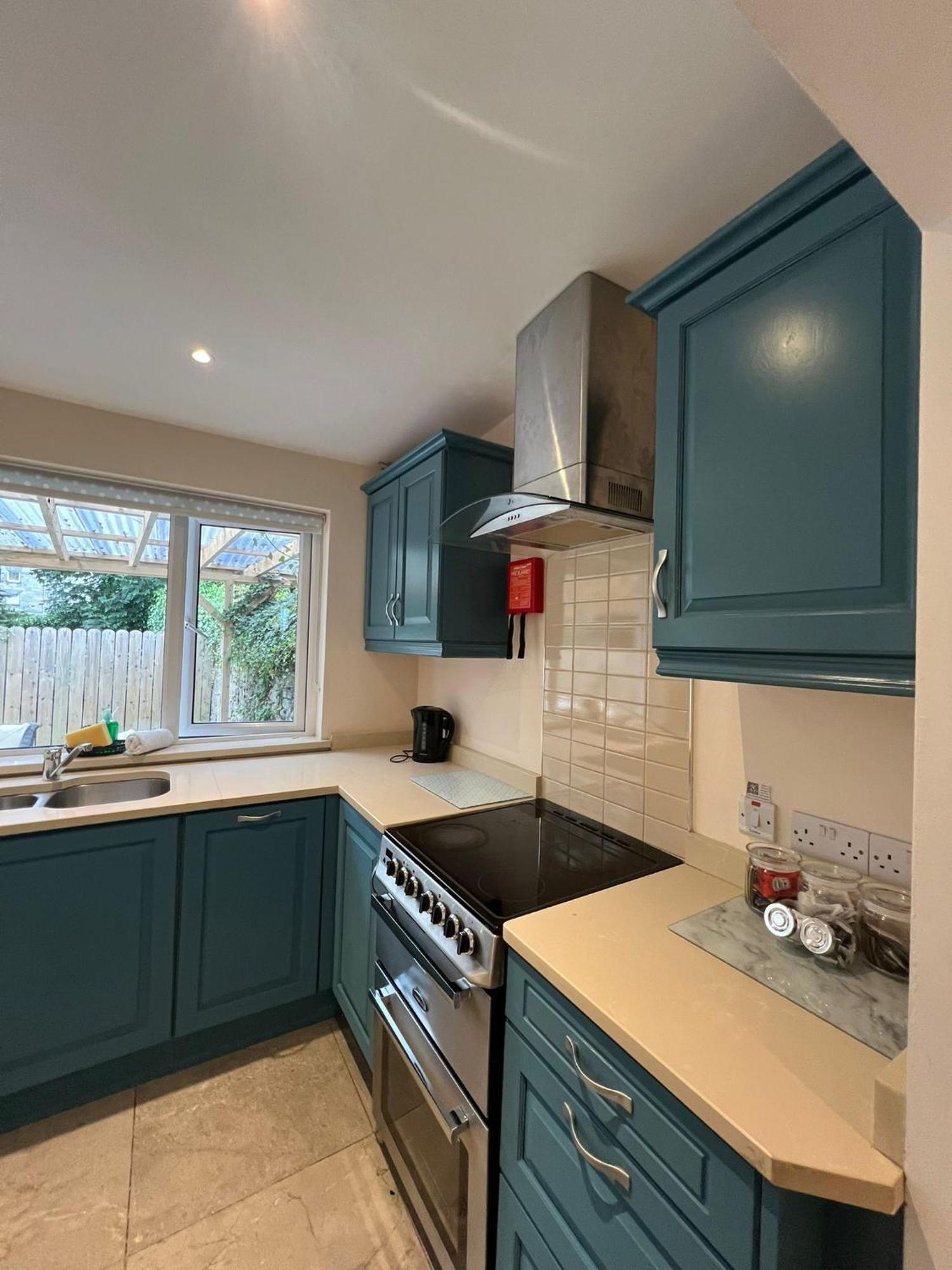 Apartment 6 Eyre Square Lane *