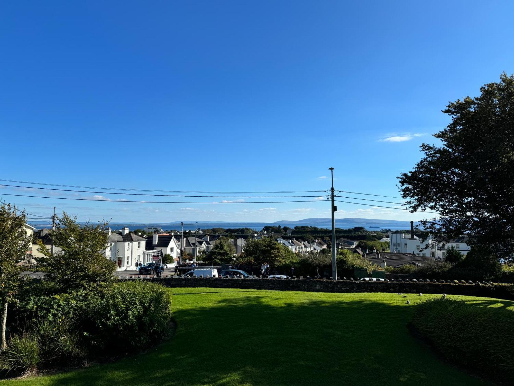 A Cozy Walking Distance To The With A Private Bathroom * Galway