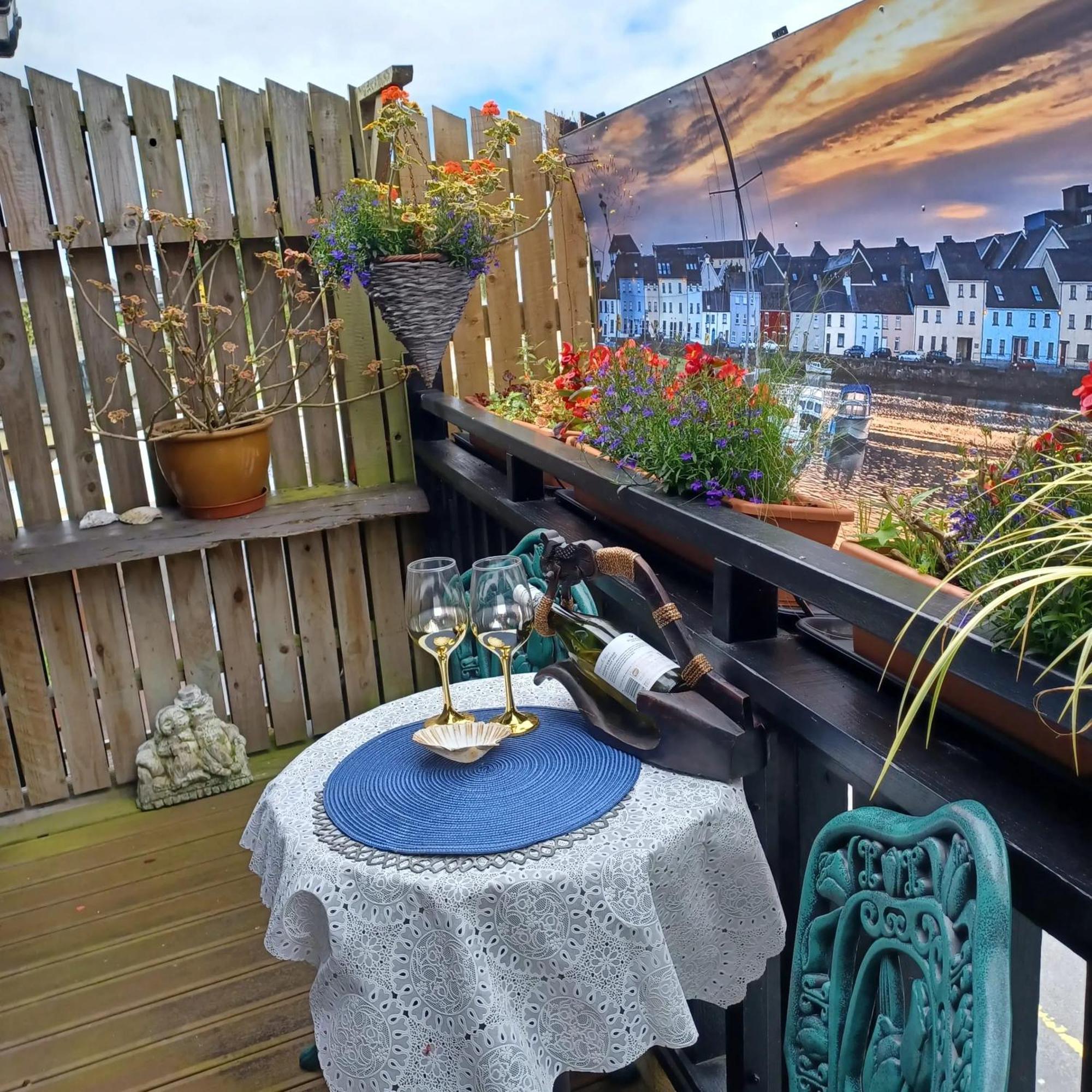 Cosy Apartment In Galway With Balcony 32 M² City View Apartment *