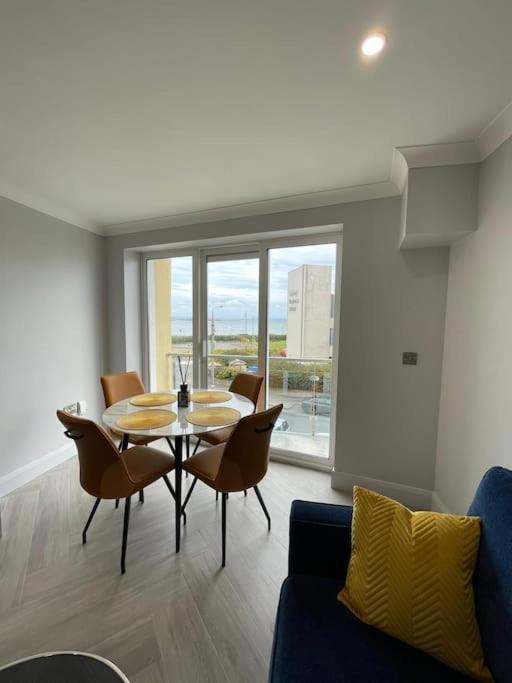 Apartment Exquisite Sea View In Salthill, Galway