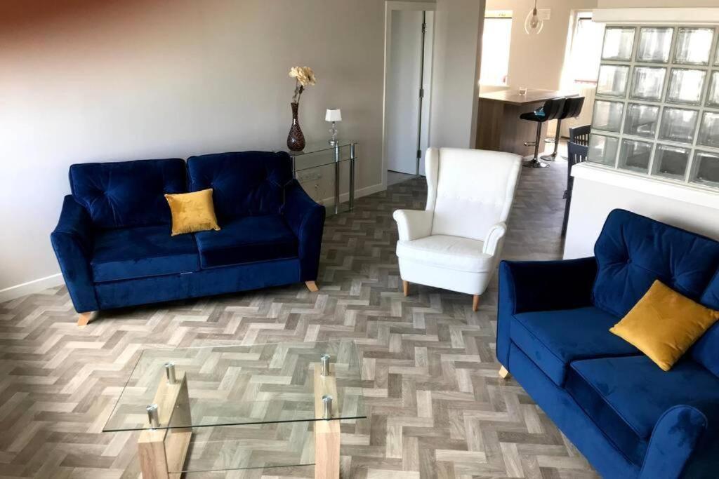 Large Three Bed With Lough Atalia Views