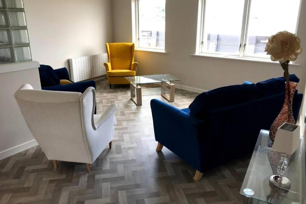 Large Three Bed With Lough Atalia Views Apartment *