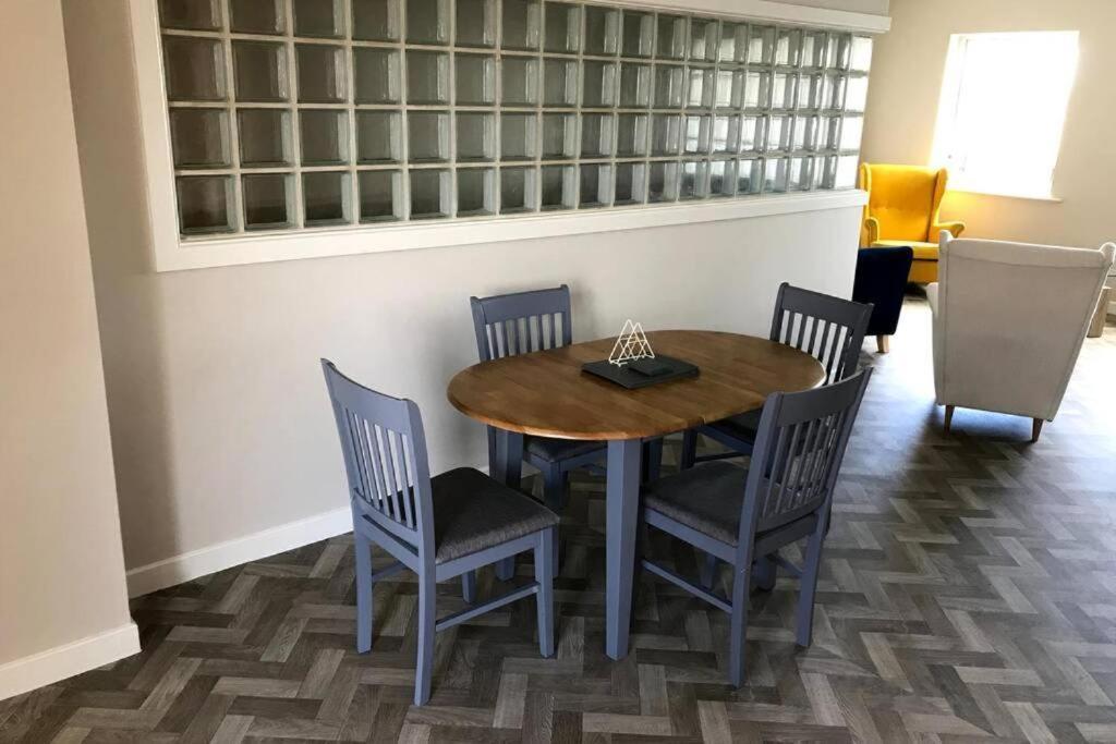 Large Three Bed With Lough Atalia Views