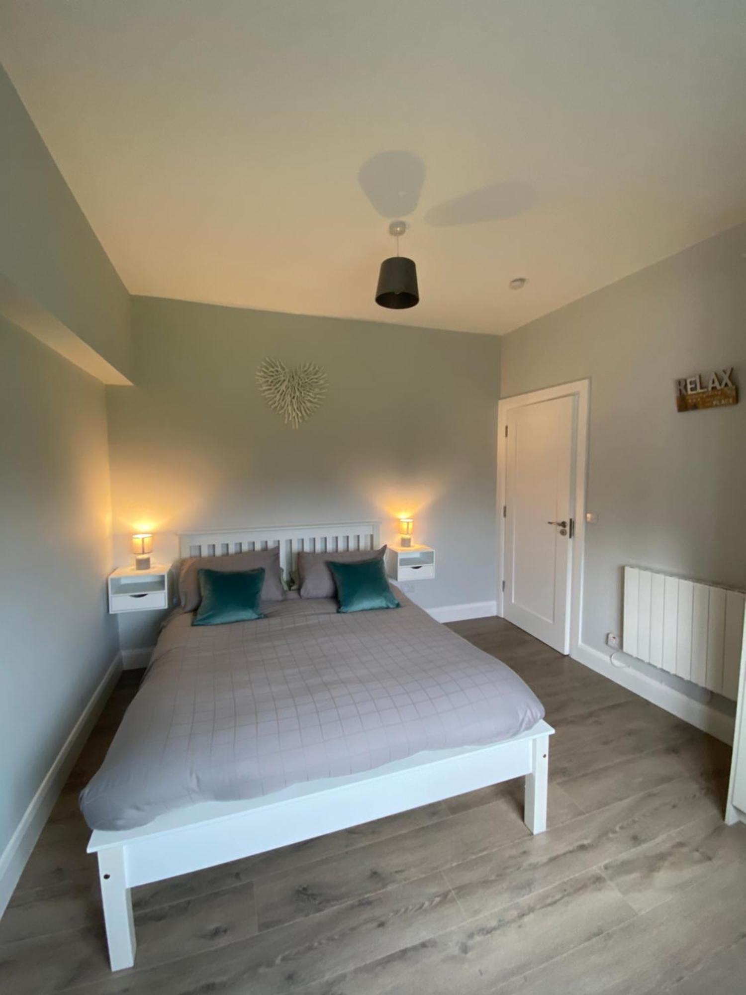 2 Kingsize Bedrooms At Castle View House