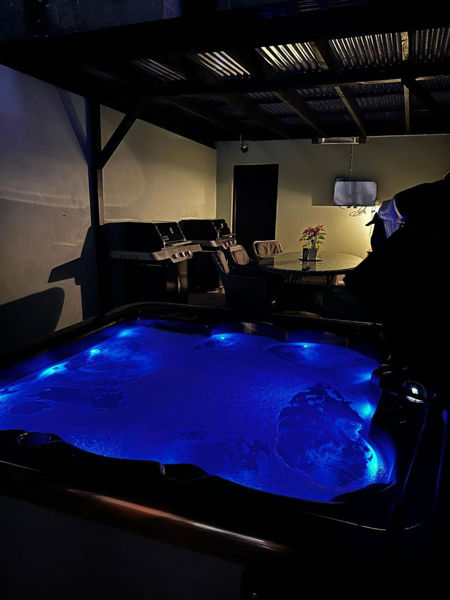 Eyre Square Centre House With Hot Tub