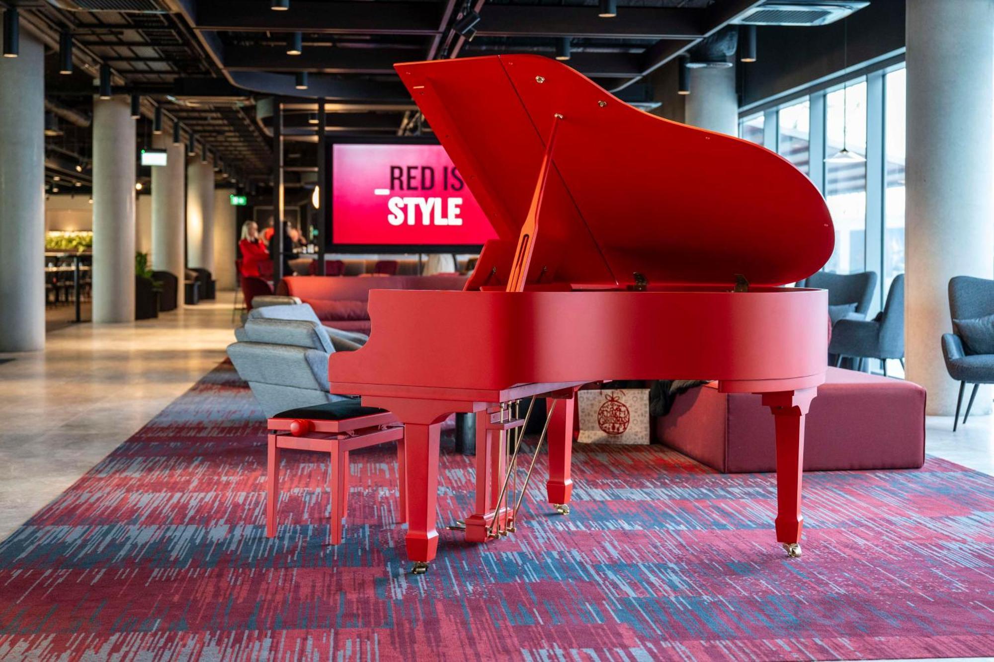 Radisson Red Hotel