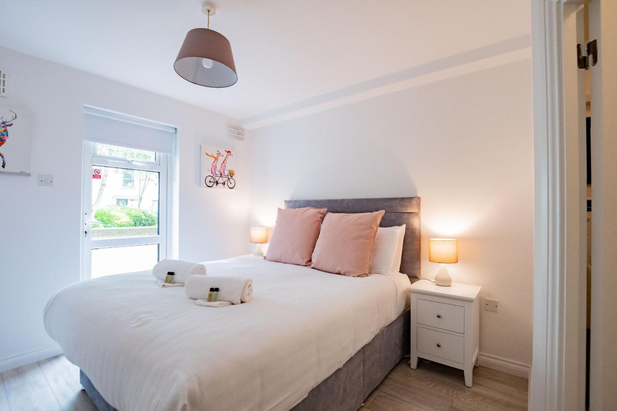 Dockside Haven - Free Parking Apartment