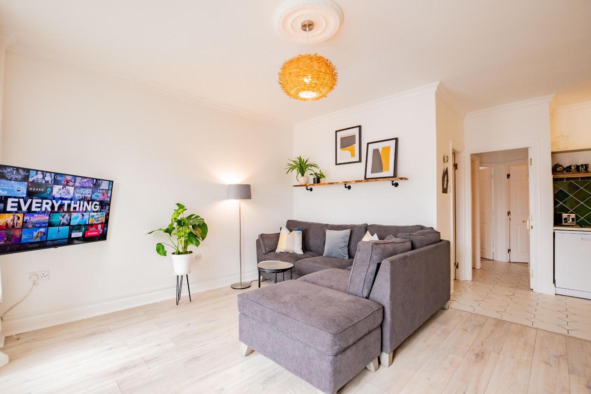 Dockside Haven - Free Parking Apartment