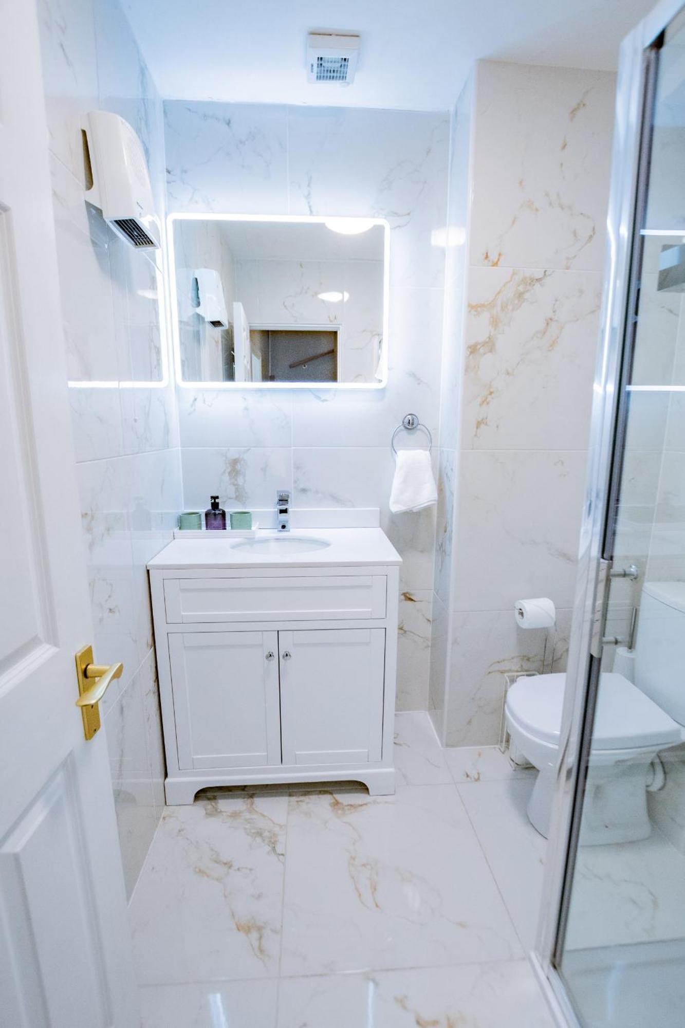 Townhouse With Parking * Galway