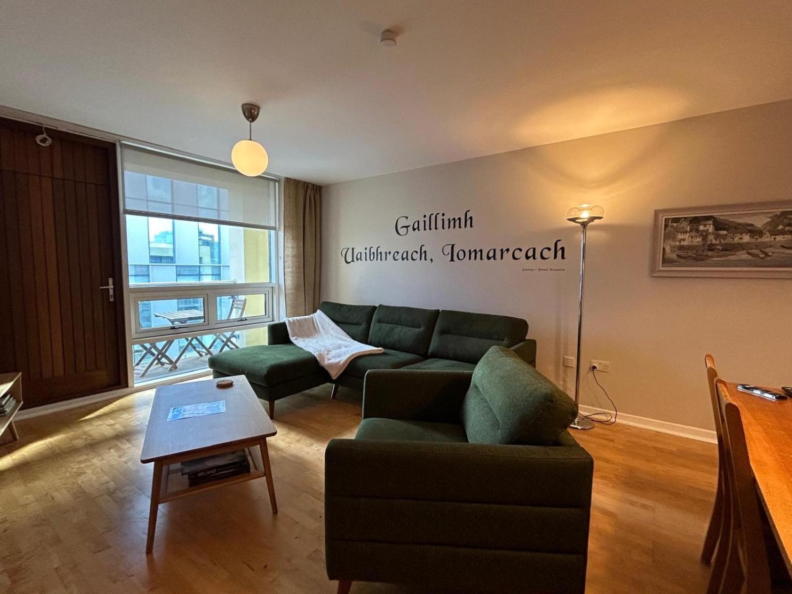 Traditional - Free Parking Apartment *