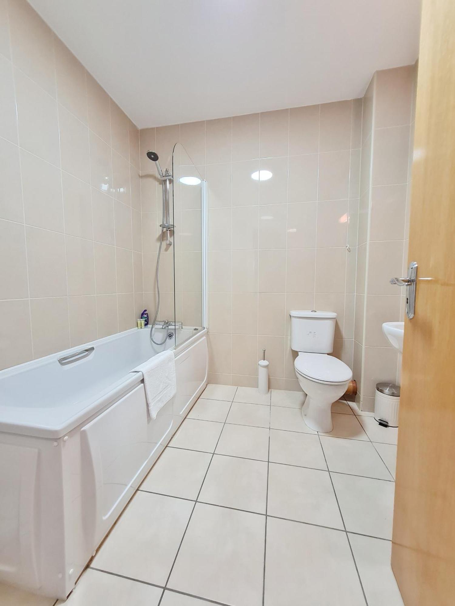 Suburban Penthouse -no 1 Apartment