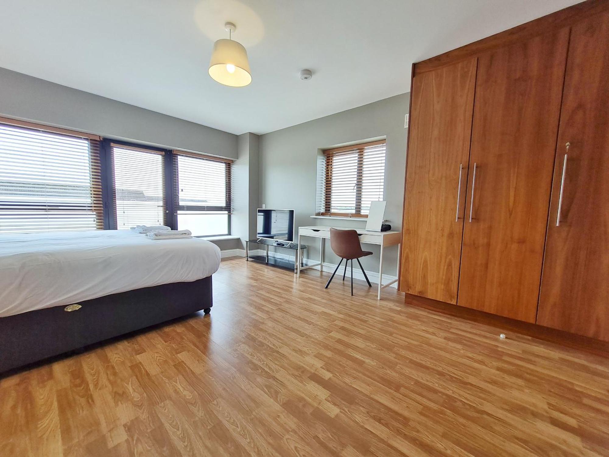 Suburban Penthouse -no 1 * Galway