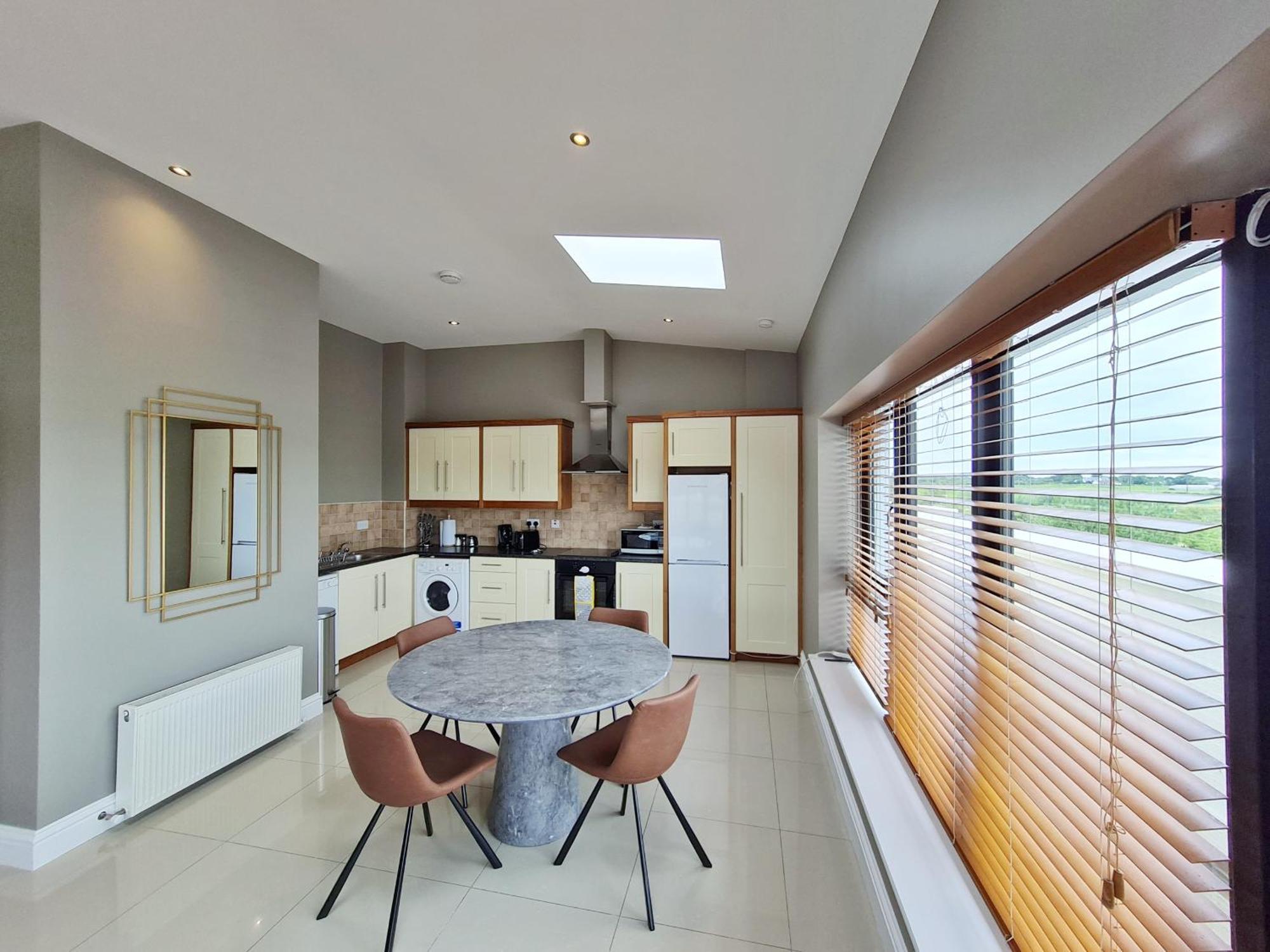 Apartment Suburban Penthouse -no 1 Galway