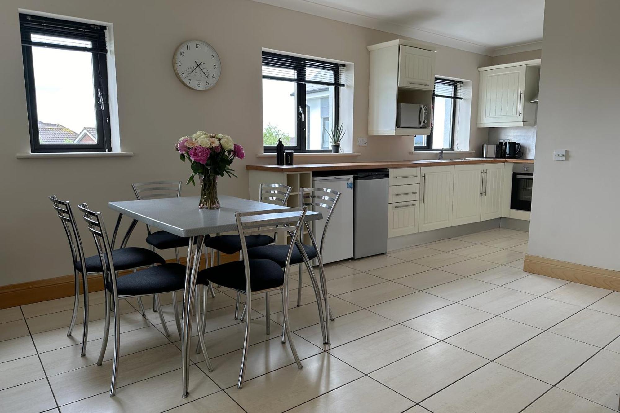 Cuirt Na Coiribe Summer Apartment *
