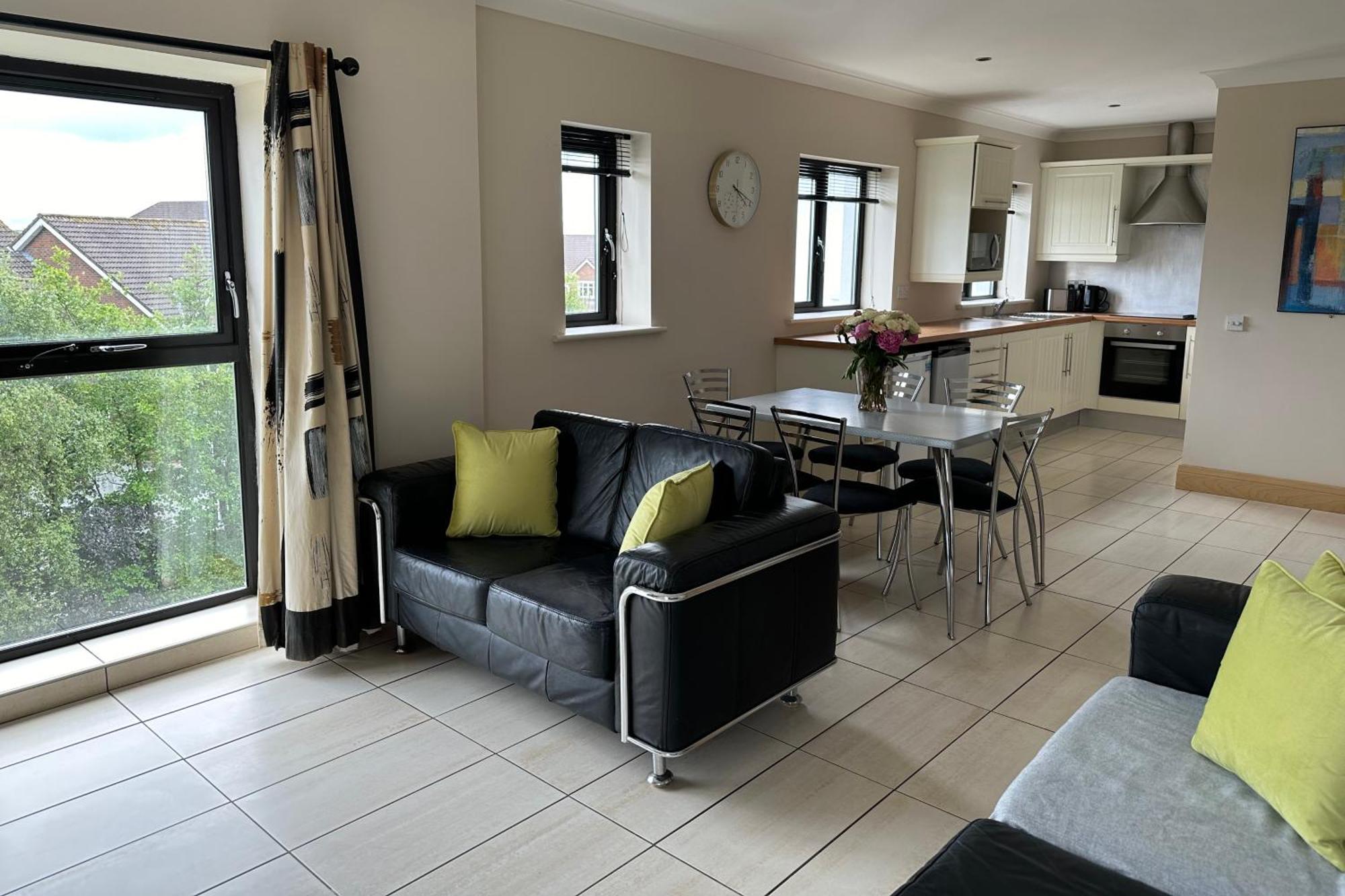 Cuirt Na Coiribe Summer Apartment *