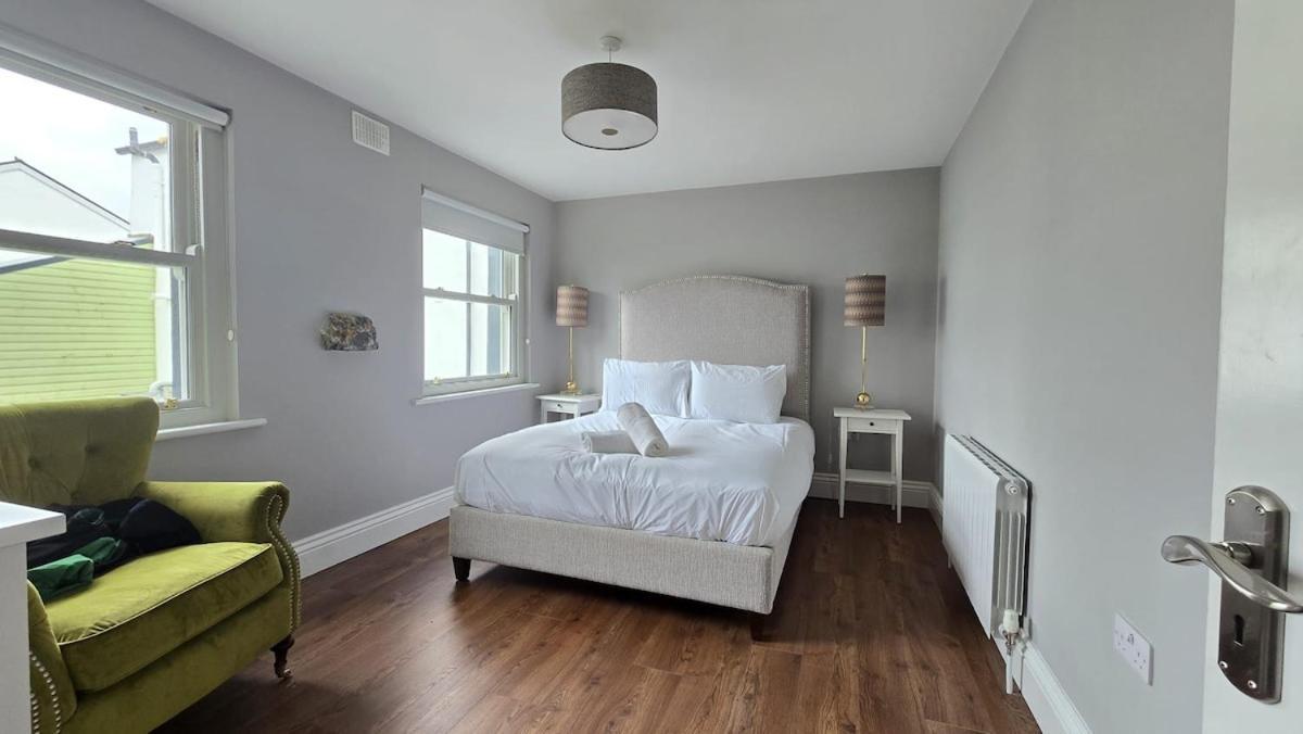 Luxury - Sleeps 7 *