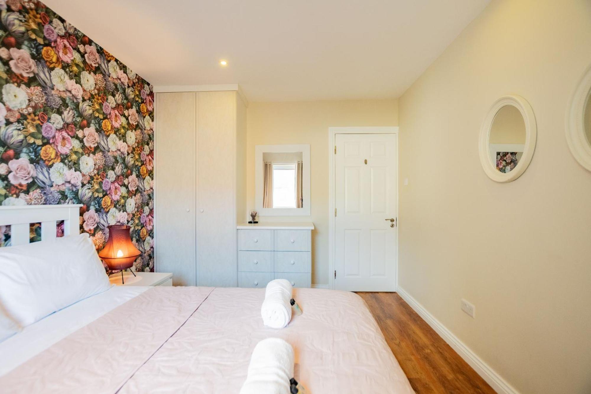 Townhouse In Dockland * Galway