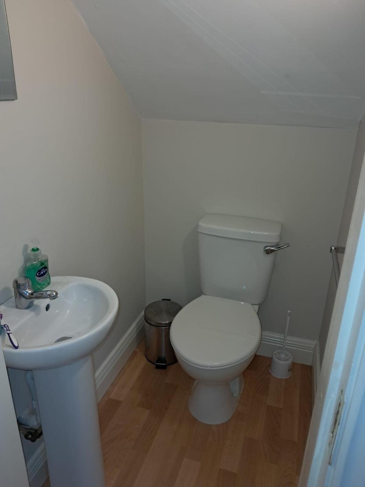 Apartment Warm Spacious Three Bed *