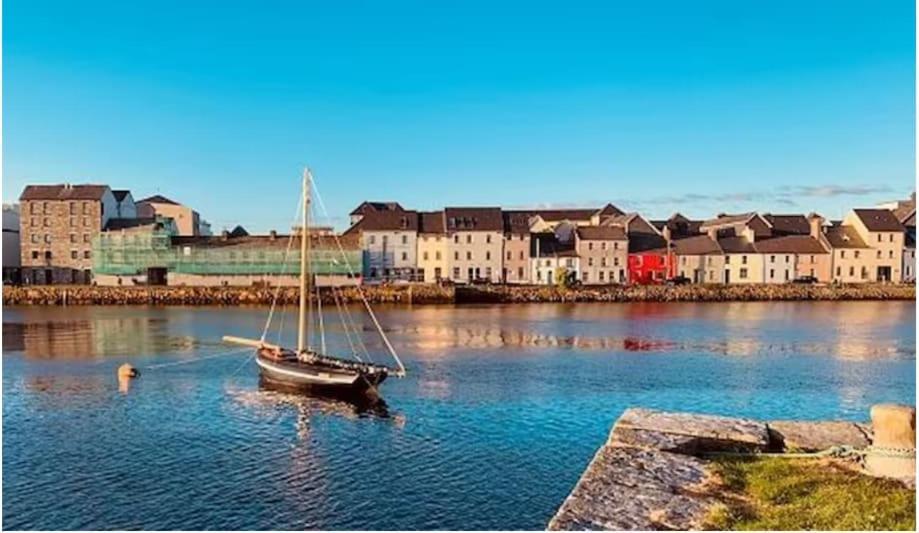 Harbour View - Two Bed With Parking *