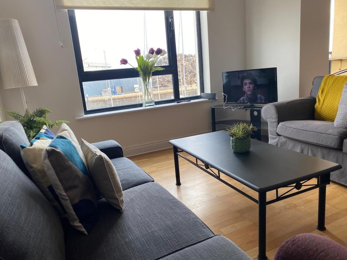 Harbour View - Two Bed With Parking Apartment *