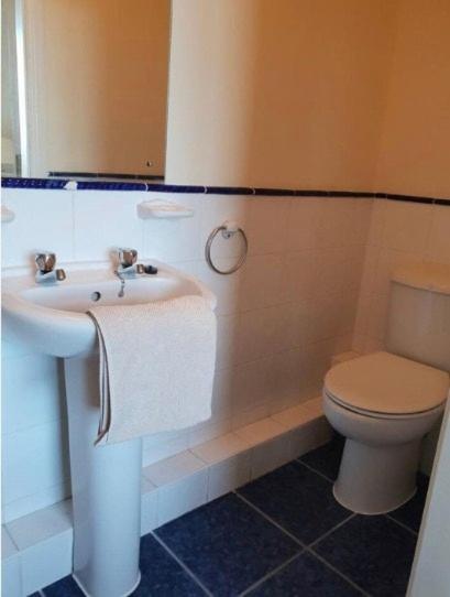 Cool Dockland Apt, Sleeps 5, With Parking * Galway