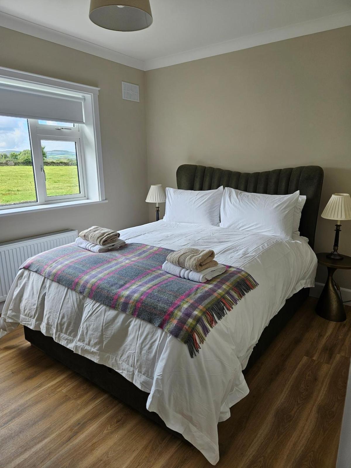 Three Bedroom Cosy Quiet Luxury In The Burren Wild Atlantic Way Holiday home *