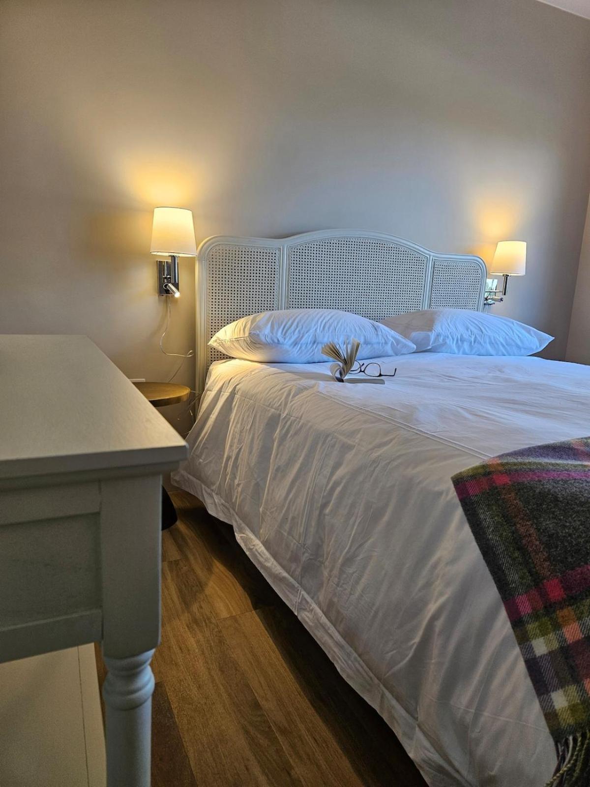 Three Bedroom Cosy Quiet Luxury In The Burren Wild Atlantic Way * Galway