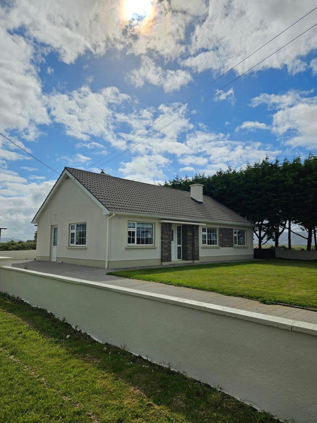 Three Bedroom Cosy Quiet Luxury In The Burren Wild Atlantic Way * Galway