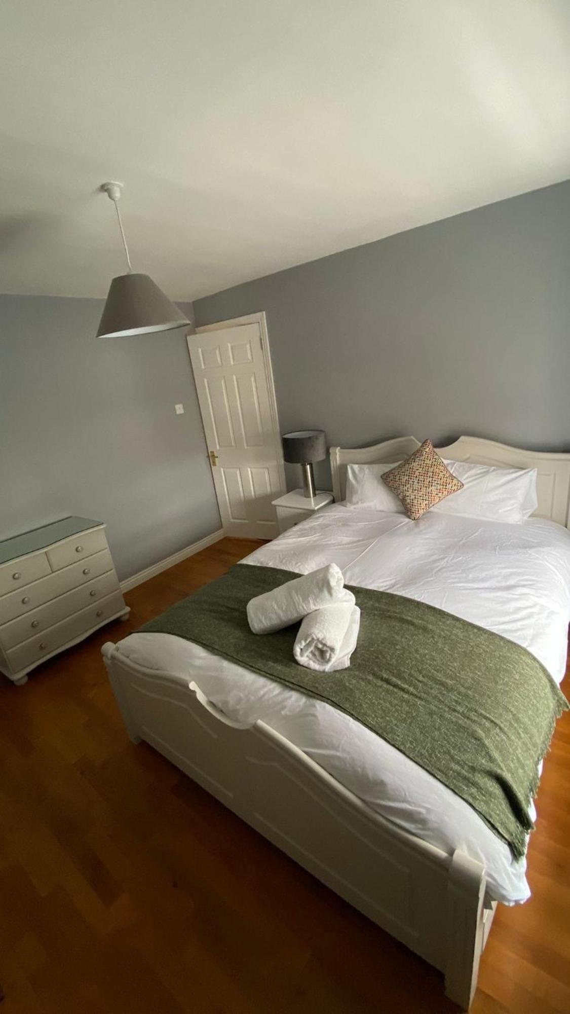 Apartment Stylish & Spacious Apartment, Sleeps 6 *