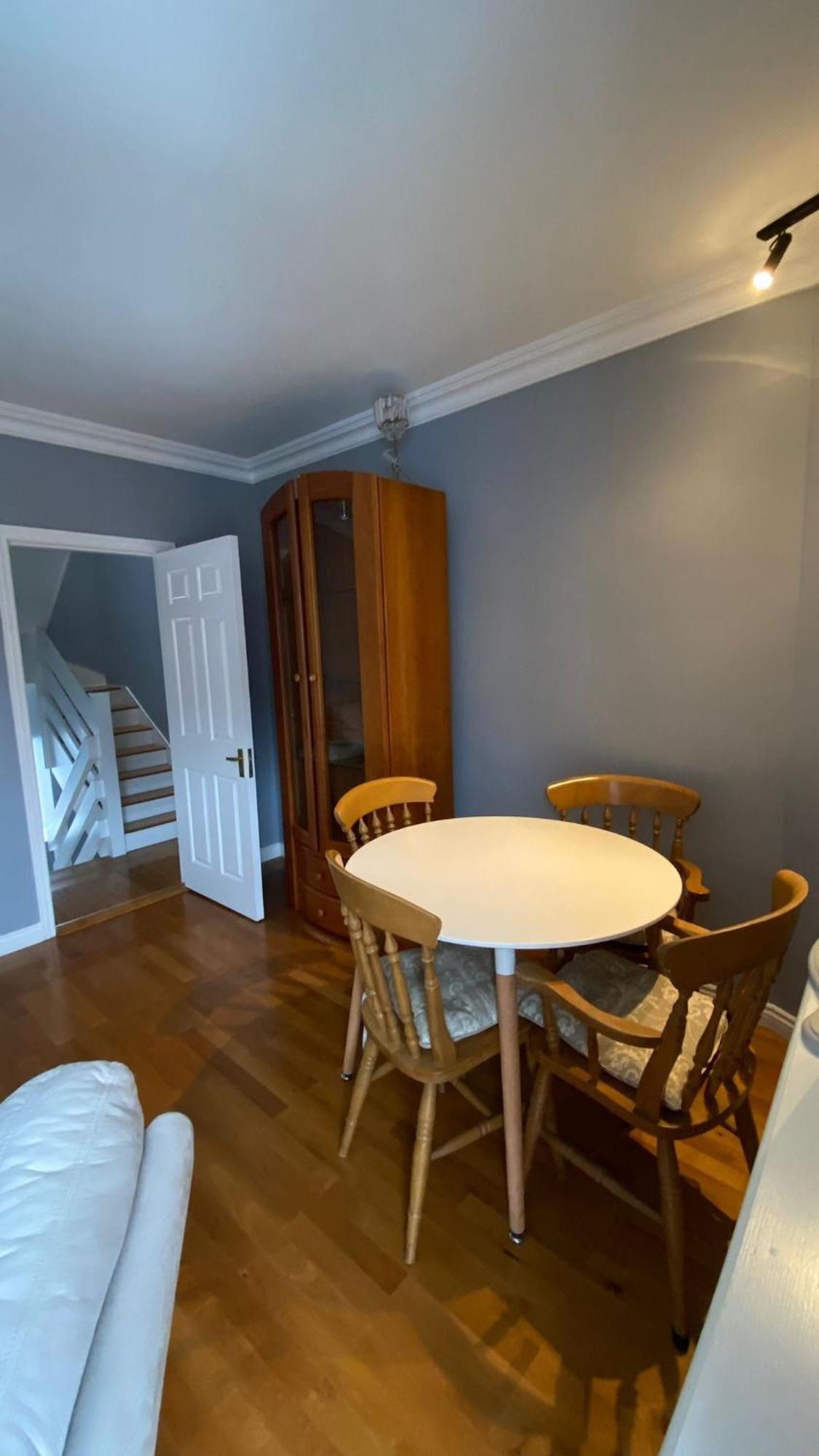 Stylish & Spacious Apartment, Sleeps 6 Apartment