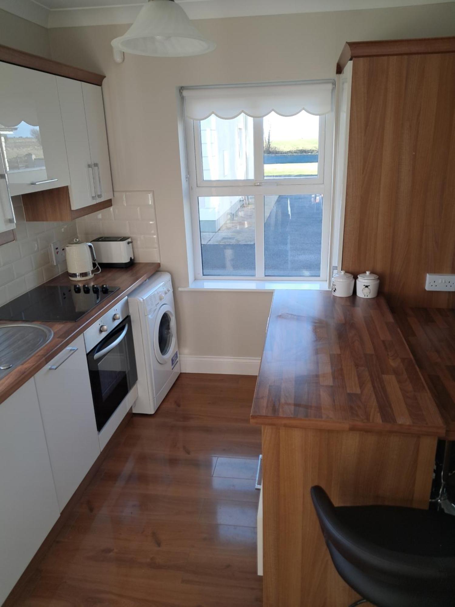 Apartment Warm Spacious Three Bed *