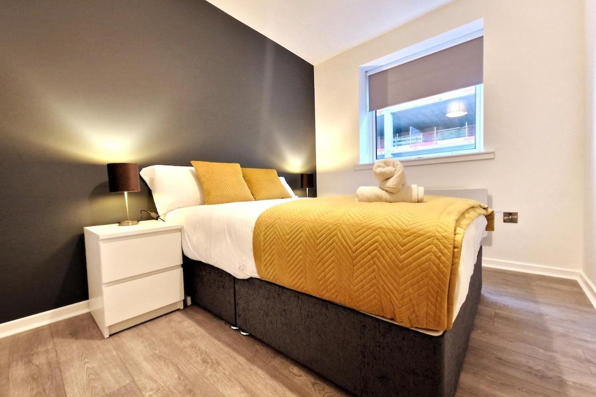 Super Stylish 2 Bed, 2 Bath Apartment *