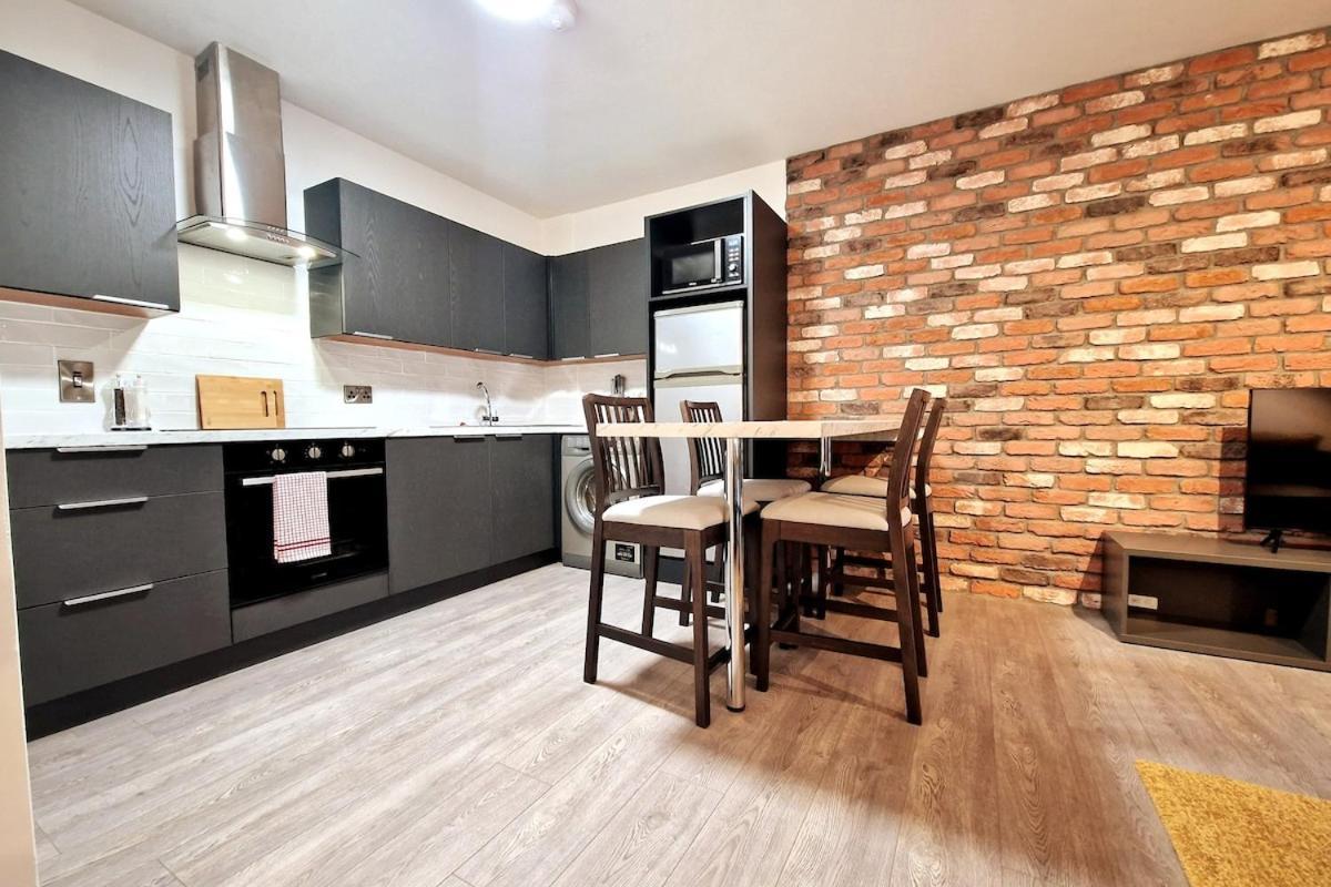 Apartment Super Stylish 2 Bed, 2 Bath *