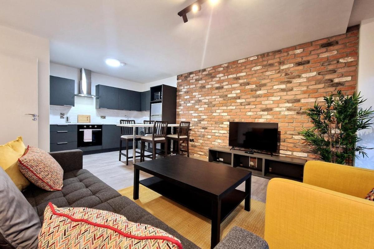 Super Stylish 2 Bed, 2 Bath Apartment