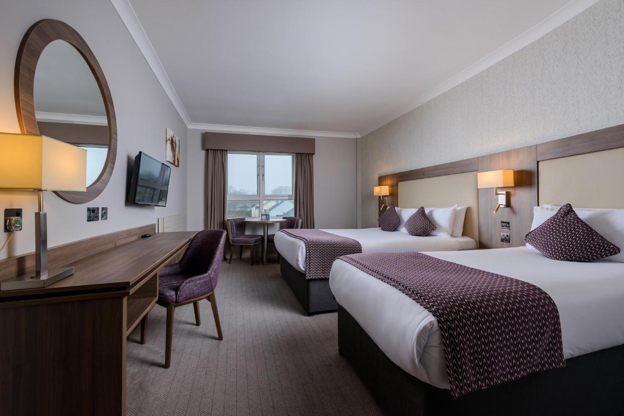 Hotel Clybaun 4*