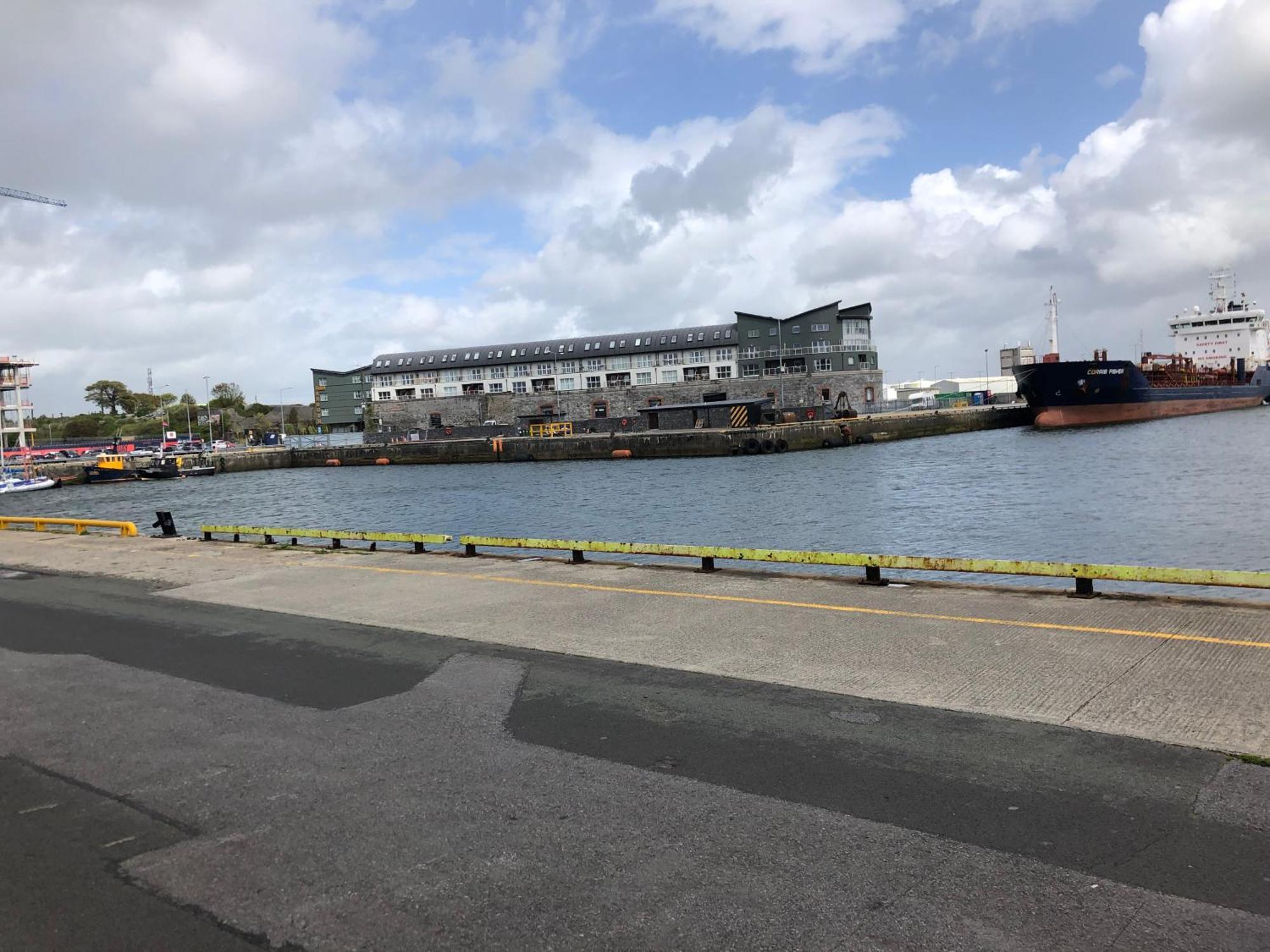 3 Bedroom On The Docks In Apartment *