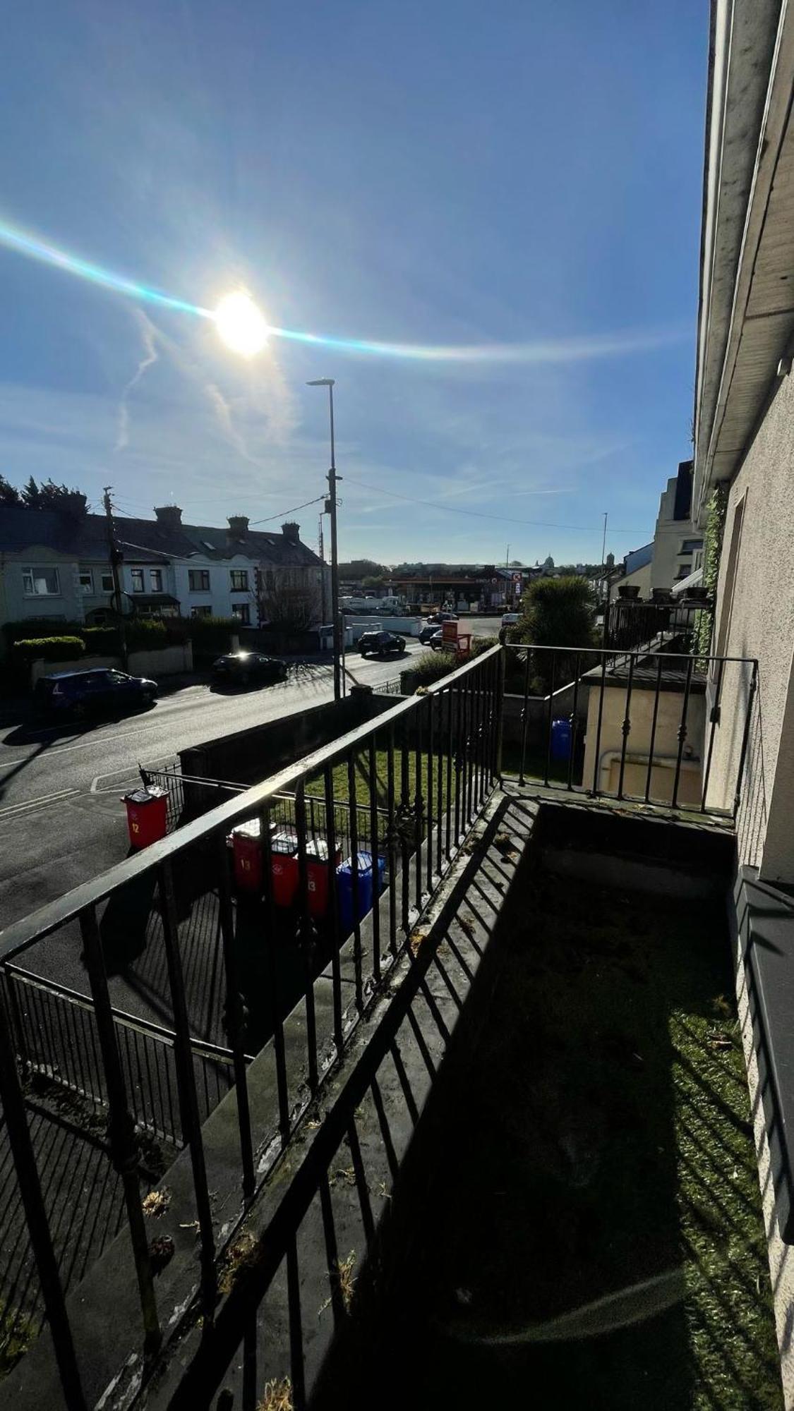 Apartment - 4 Bed & Free Parking *