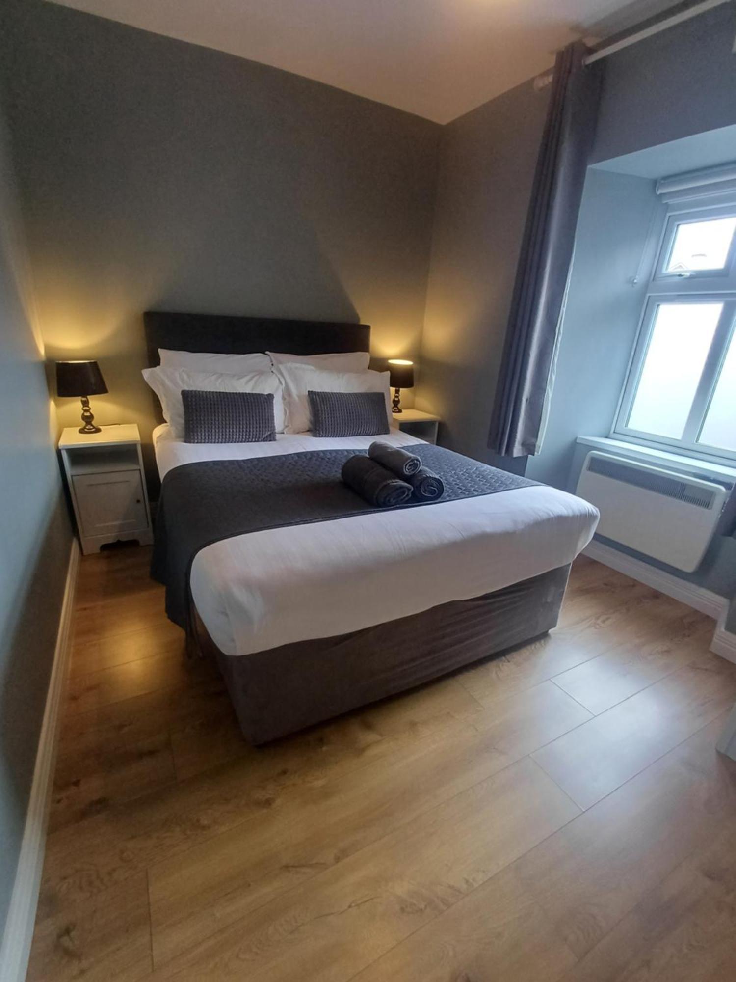 Clonbur House - Two Bedroom Village * Galway