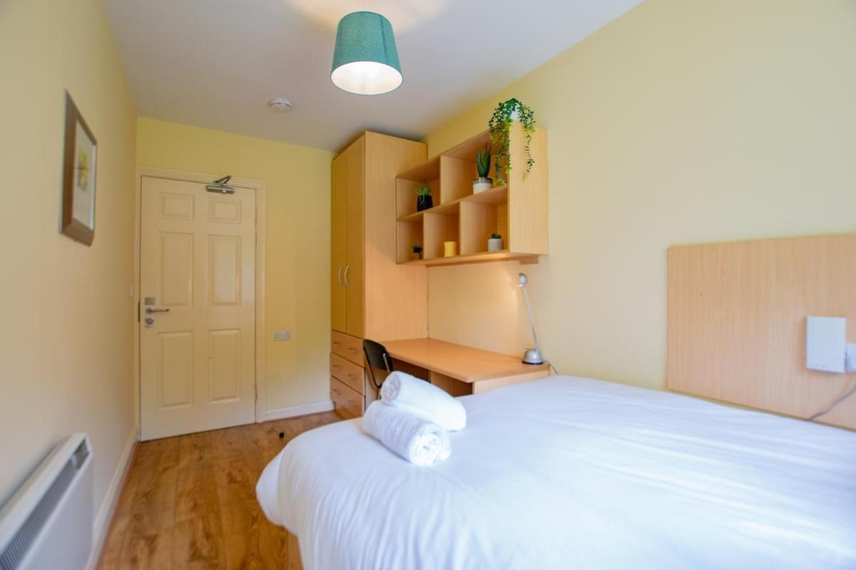 32 - 2 Bed Apartment, Sleeps 6 * Galway