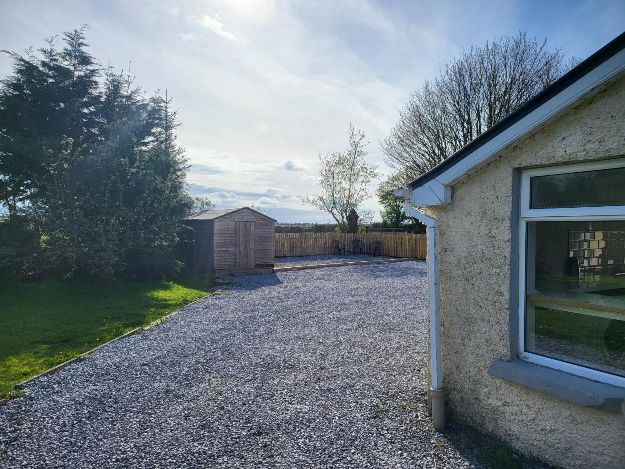 Peaceful Farm In Menlough Near Mountbellew, Ballinasloe, Athlone & Holiday home *