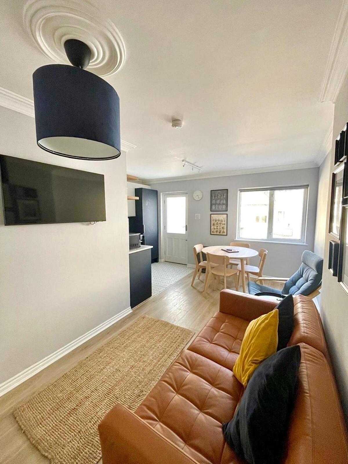 Apartment Fantastic Centre Location - Sleeps 5 *